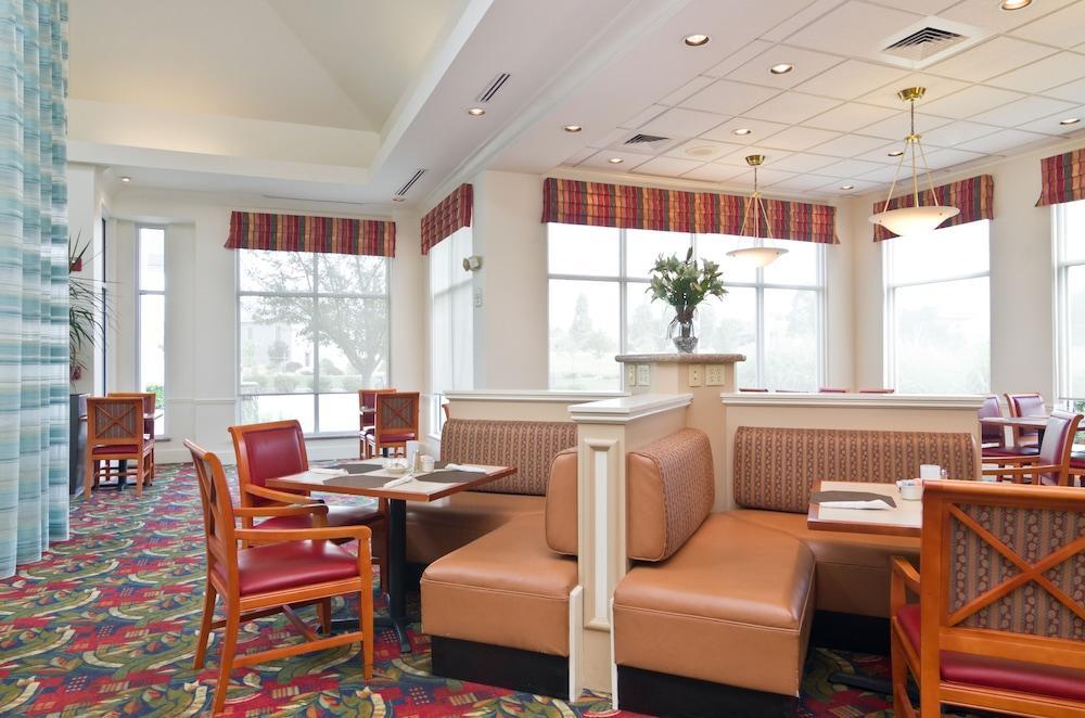 Hilton Garden Inn Уустер Екстериор снимка