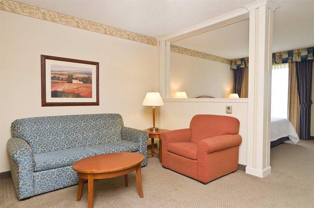 Hilton Garden Inn Уустер Екстериор снимка
