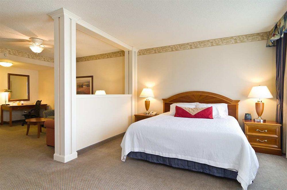 Hilton Garden Inn Уустер Екстериор снимка