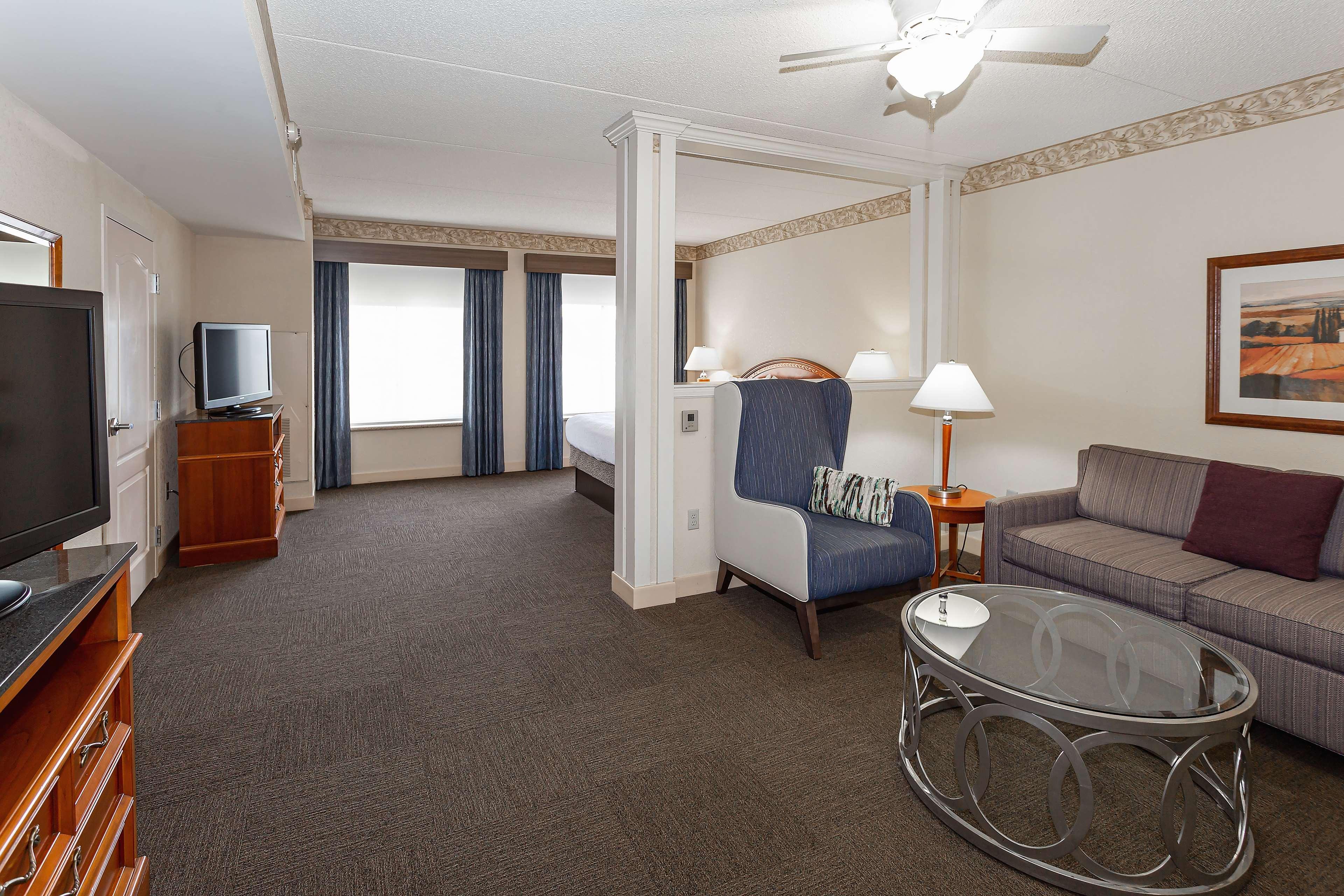 Hilton Garden Inn Уустер Екстериор снимка