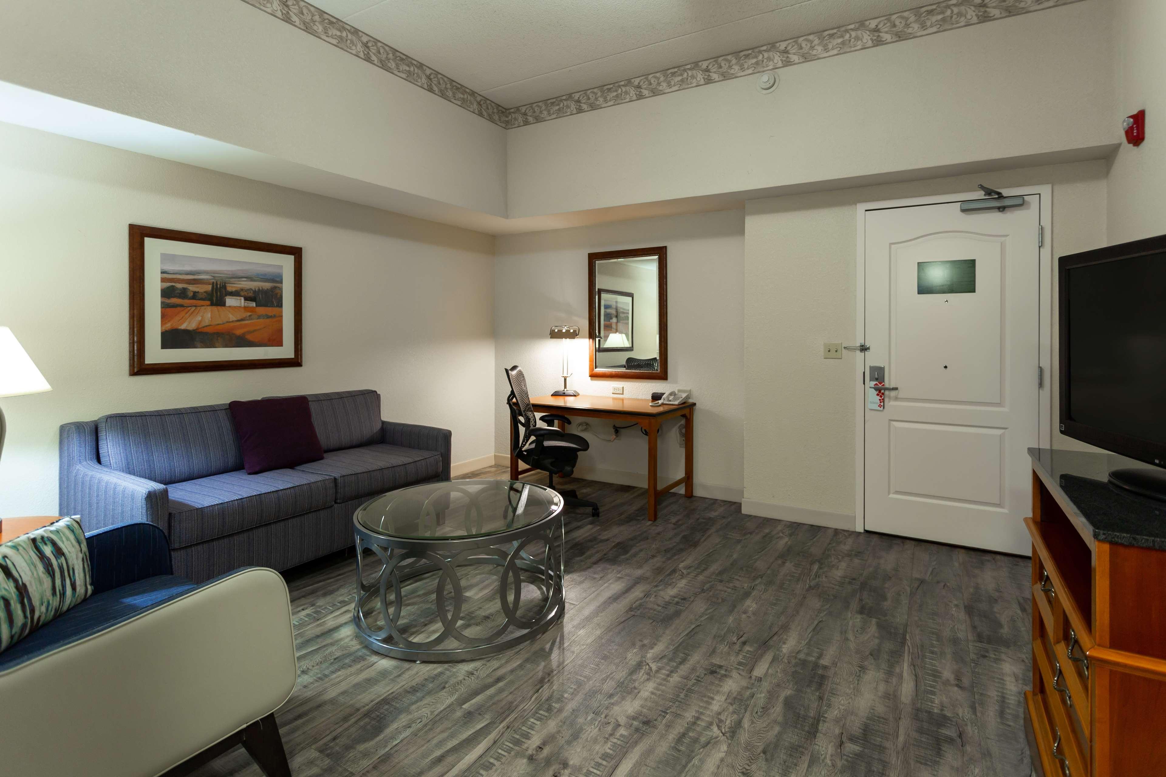 Hilton Garden Inn Уустер Екстериор снимка