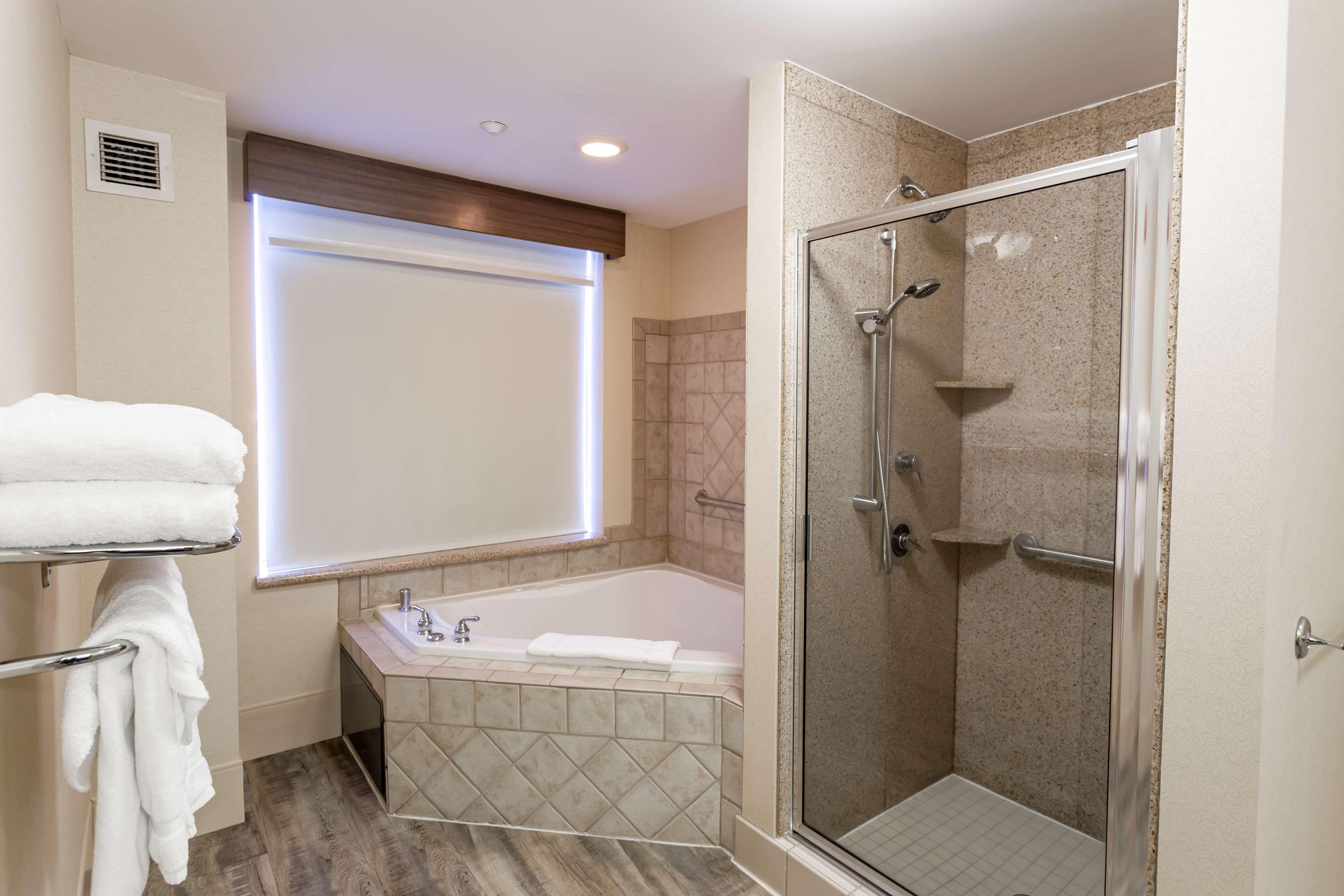 Hilton Garden Inn Уустер Екстериор снимка