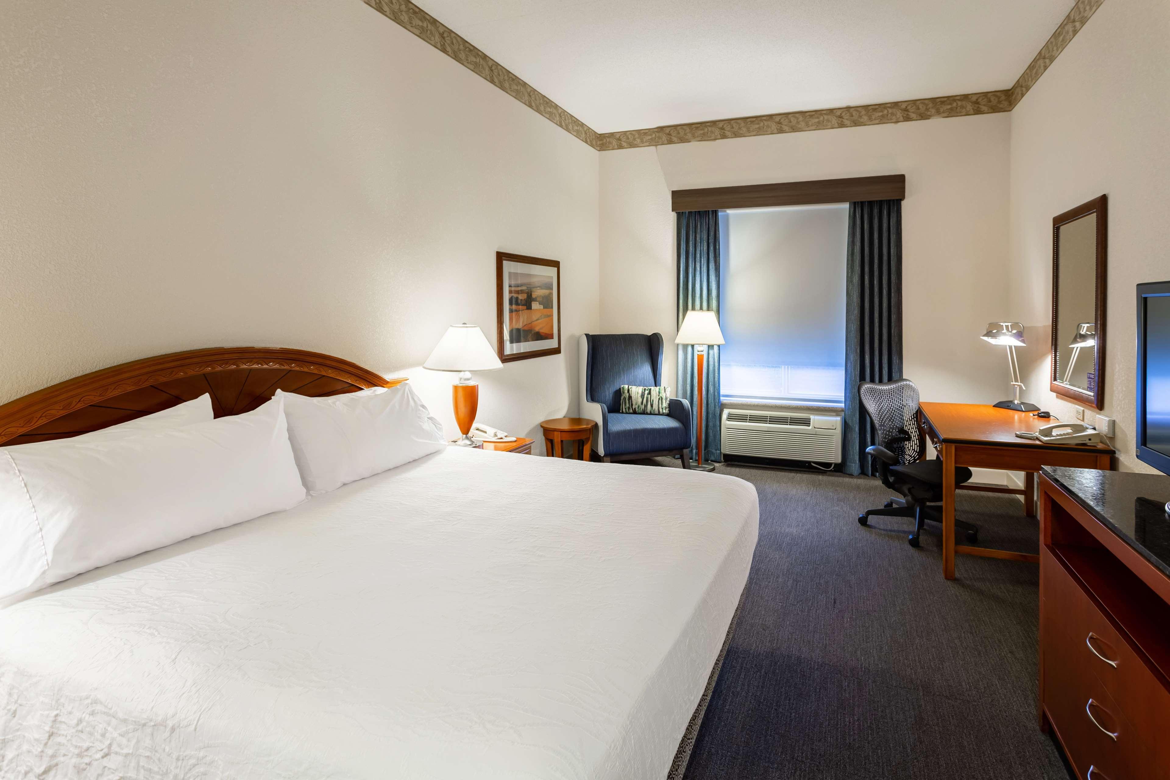 Hilton Garden Inn Уустер Екстериор снимка