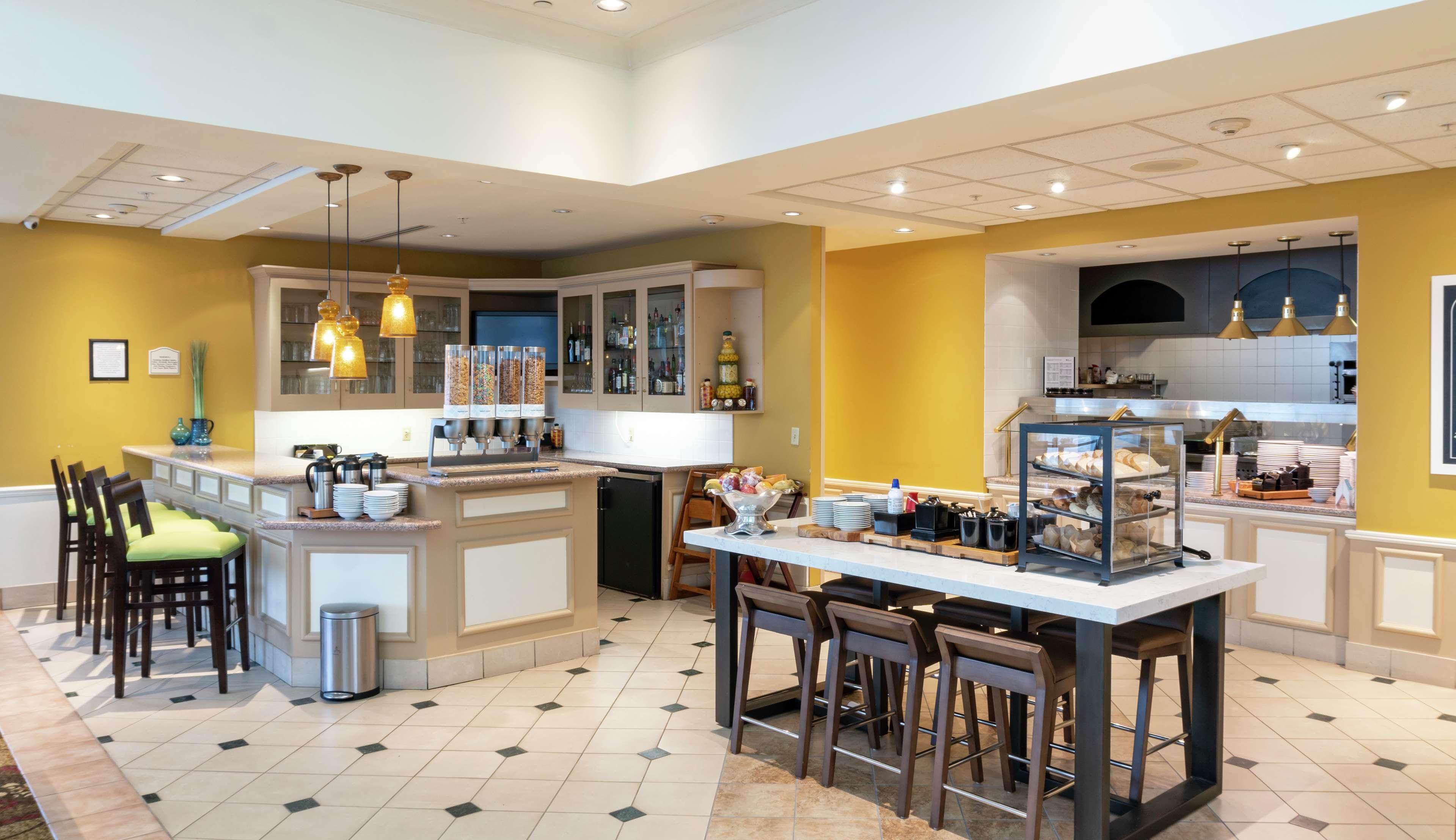 Hilton Garden Inn Уустер Екстериор снимка