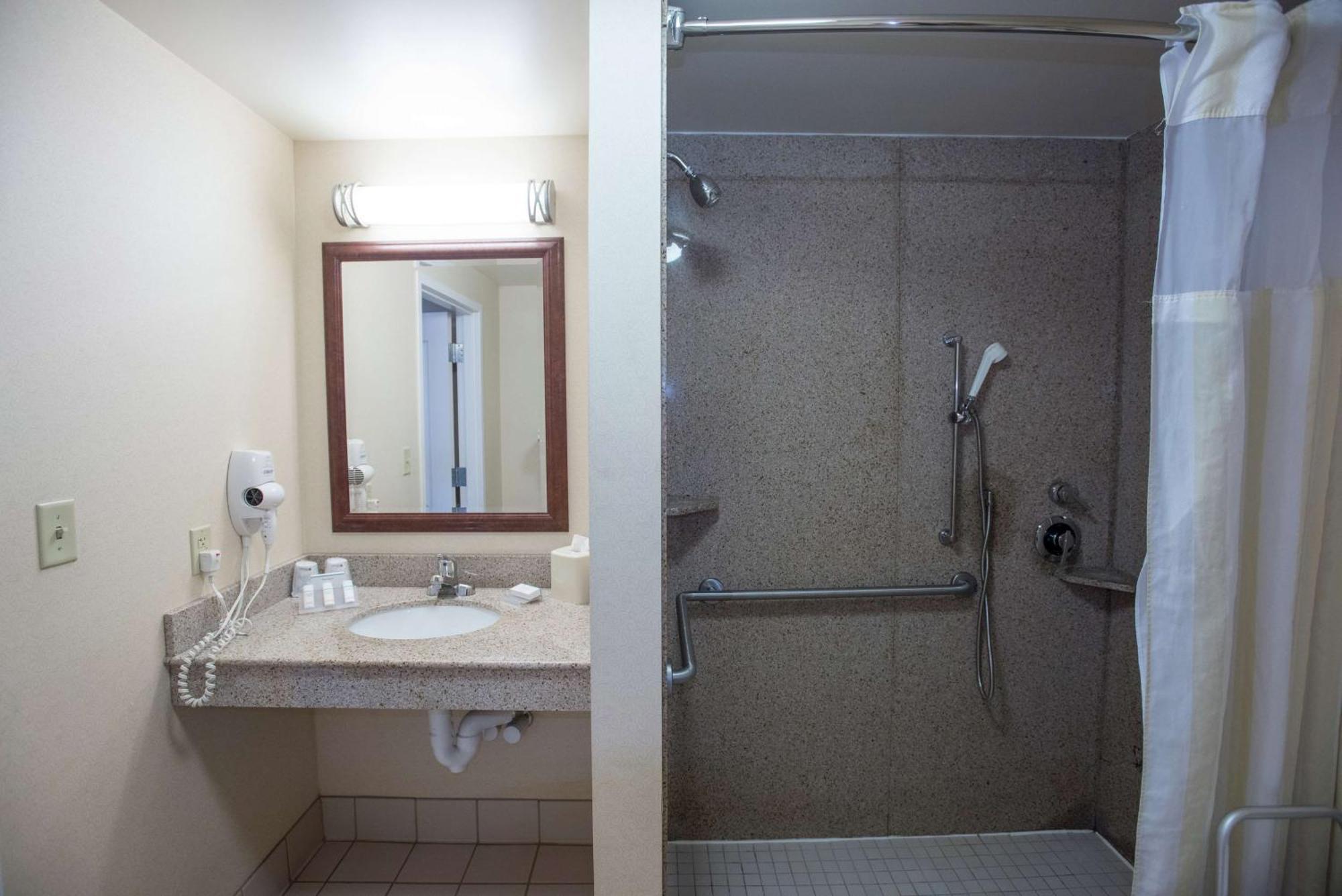 Hilton Garden Inn Уустер Екстериор снимка