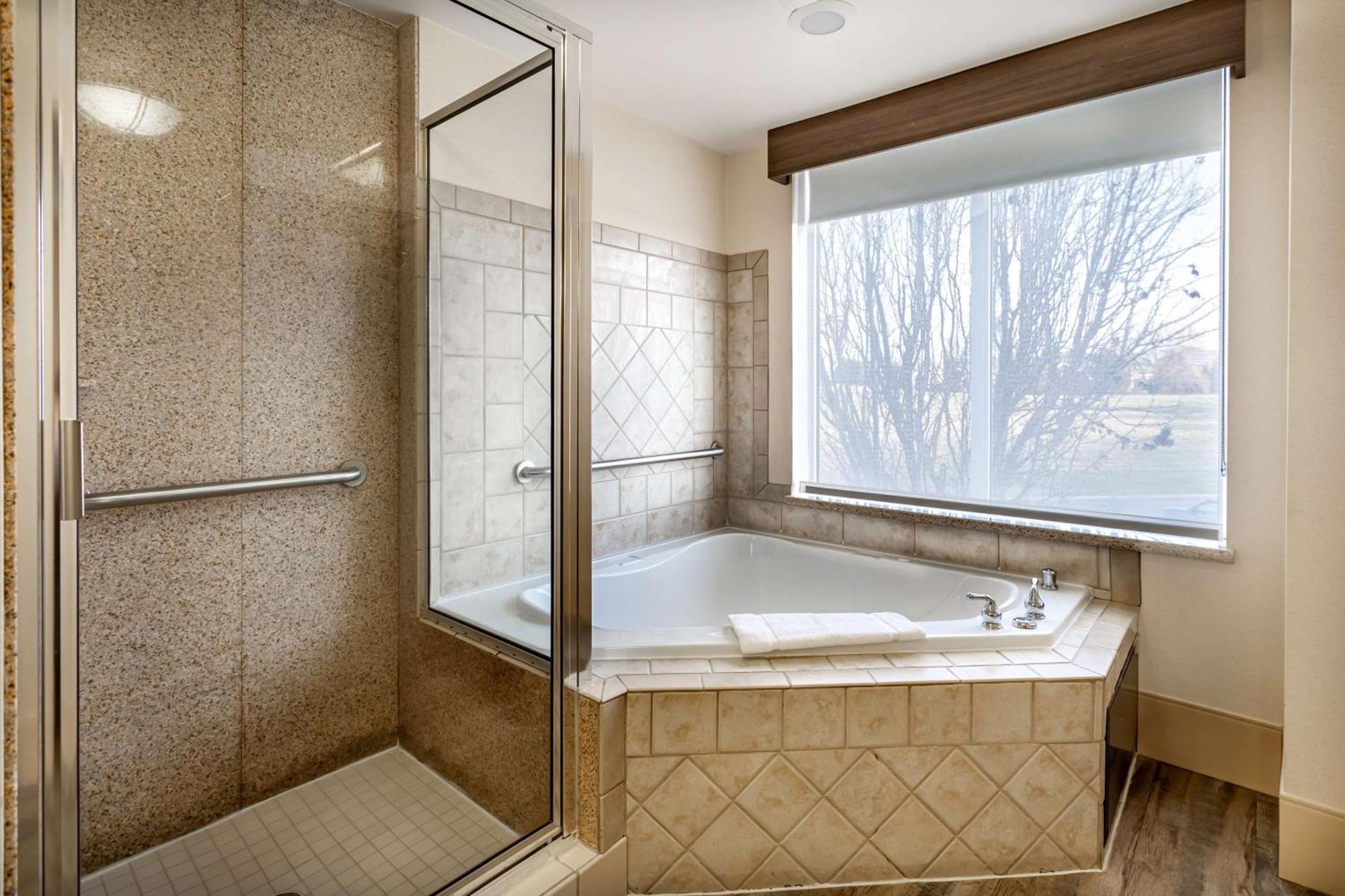 Hilton Garden Inn Уустер Екстериор снимка