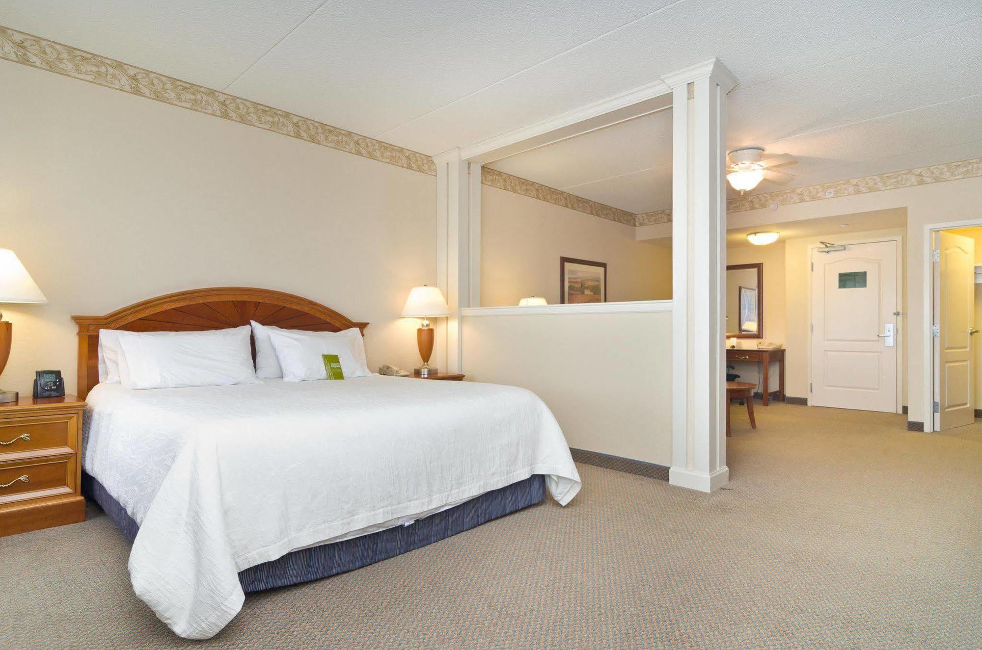 Hilton Garden Inn Уустер Екстериор снимка