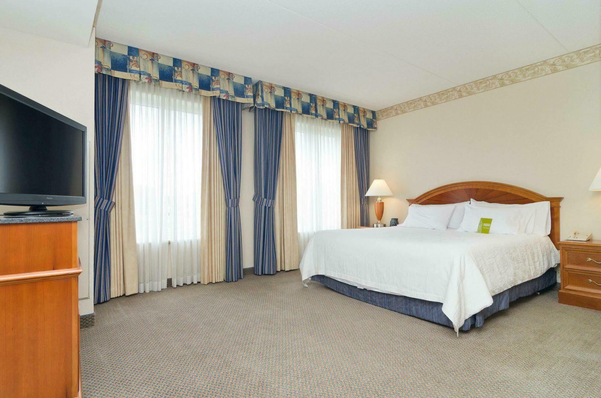 Hilton Garden Inn Уустер Екстериор снимка